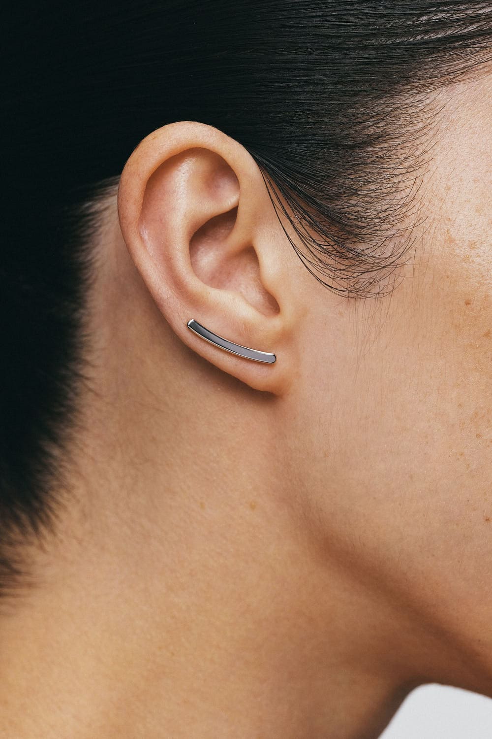 Earrings Bold Arc Earrings, white gold with timeless design by Guzema