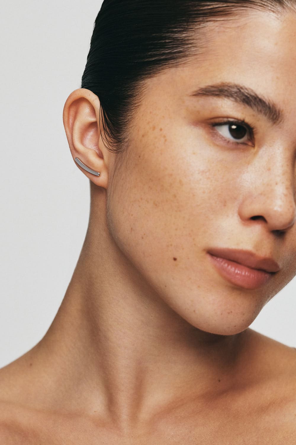 Earrings Bold Arc Earrings, white gold for a unique and sophisticated look