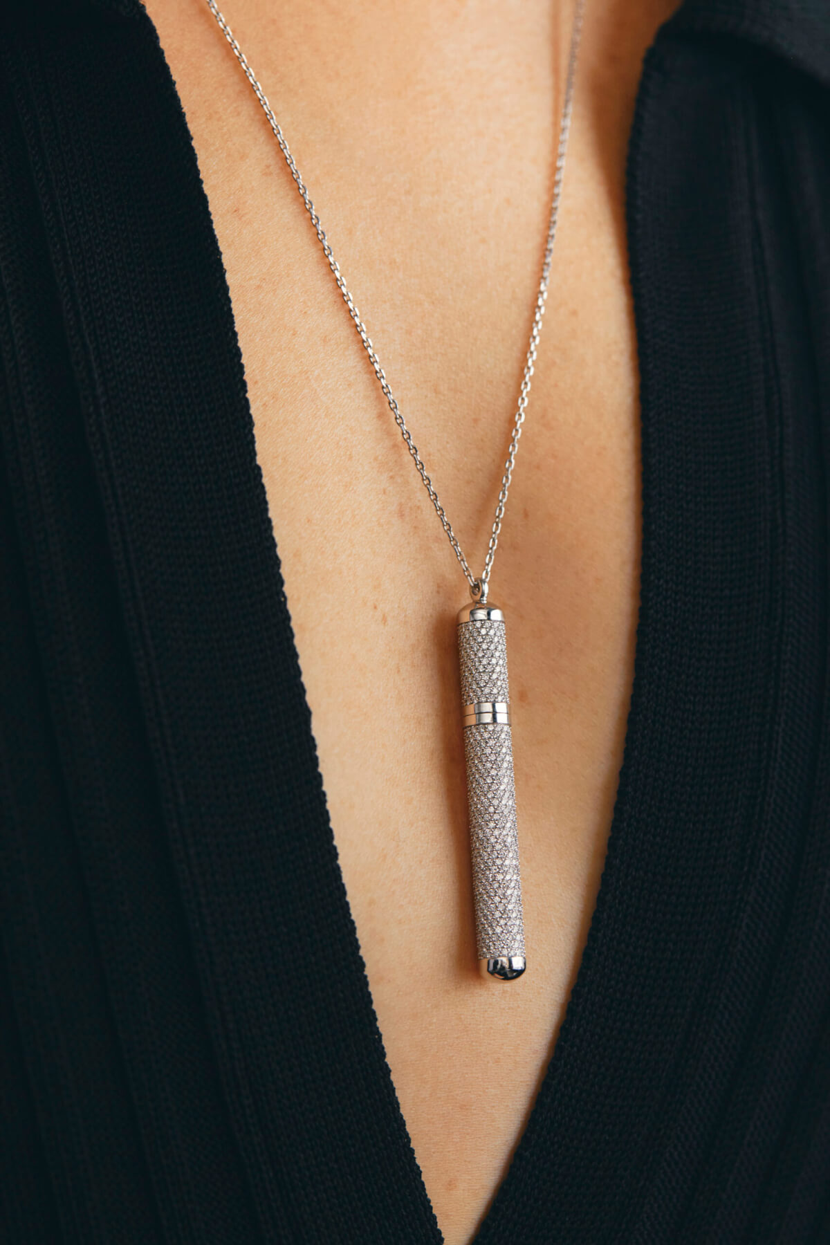 Necklaces Capsule Necklace, diamonds, white gold with fast delivery from Guzema