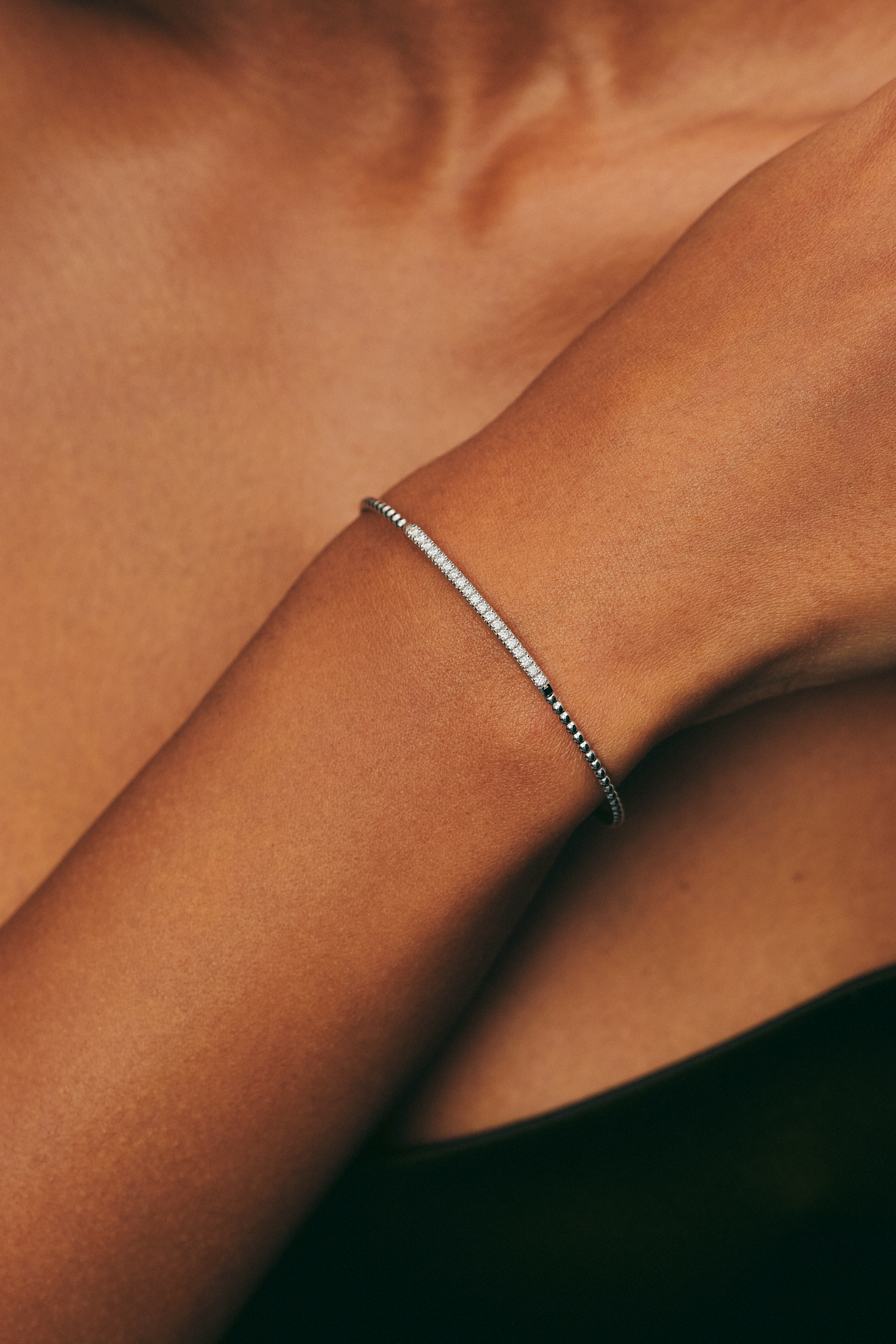 Bracelets Bracelet with 19 diamonds, white gold with modern elegance