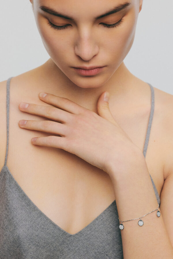 Bracelets Flats Quintet Bracelet, diamonds, white gold with high-end craftsmanship from Guzema