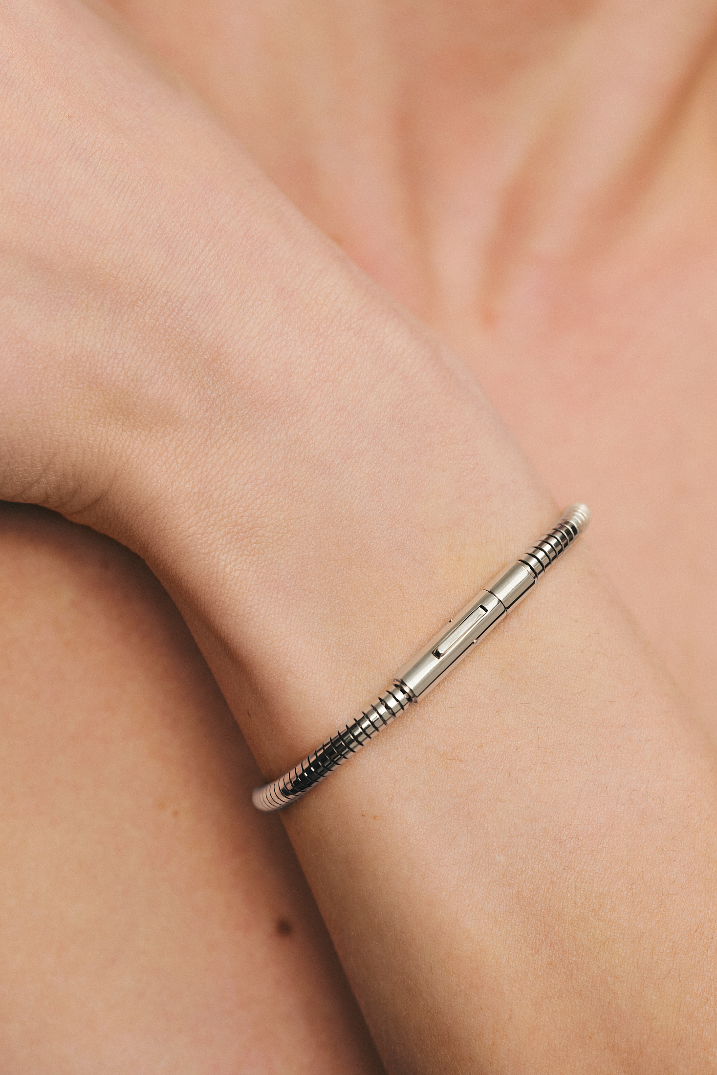 Bracelets Snake Bracelet, white gold with modern elegance