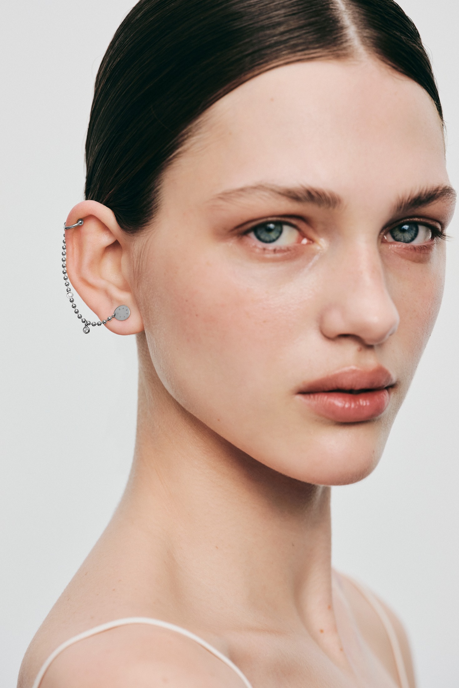 Earrings Duo Diamonds Eternal Cuff-Earring, white gold with timeless design by Guzema