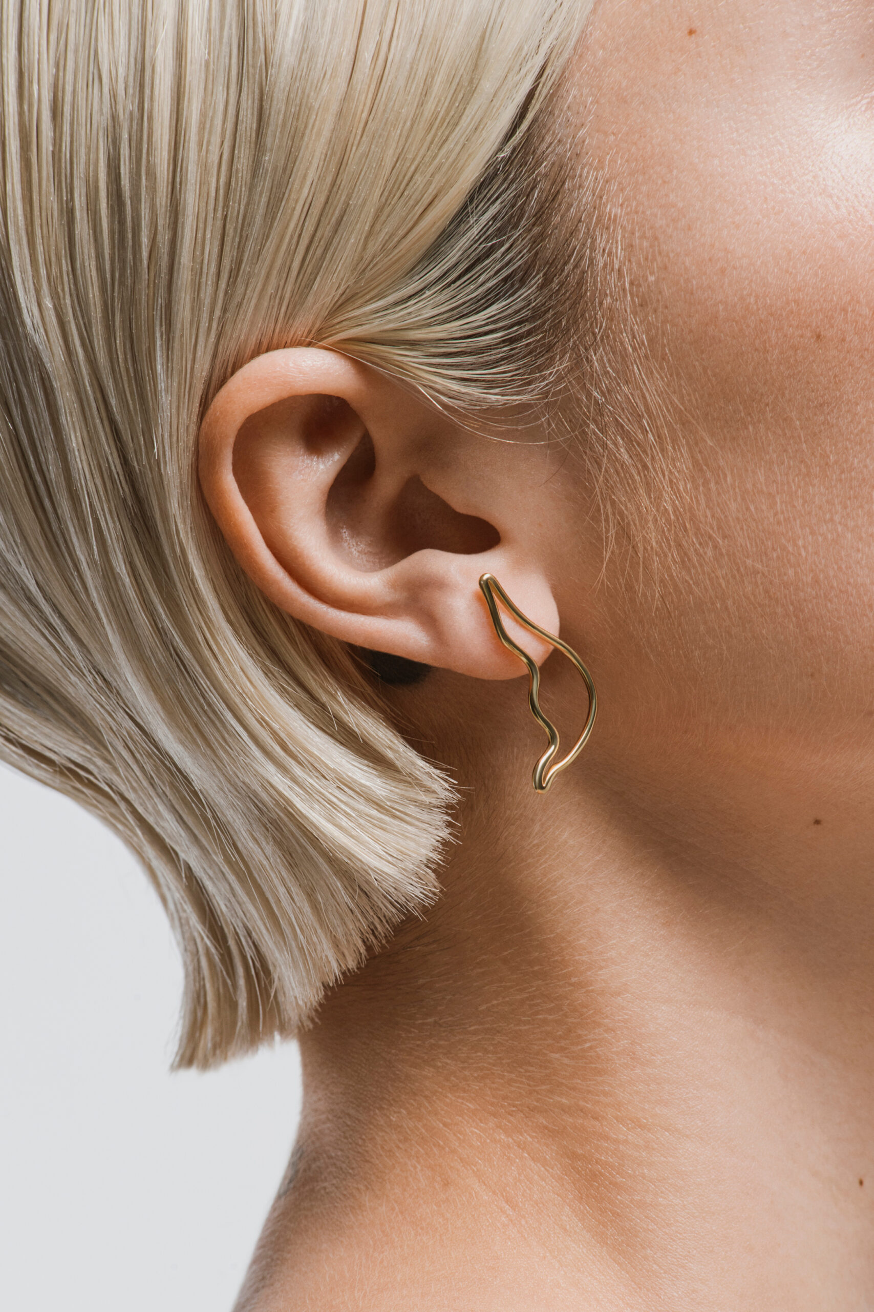 Earrings Alas Earrings, yellow gold with timeless design by Guzema