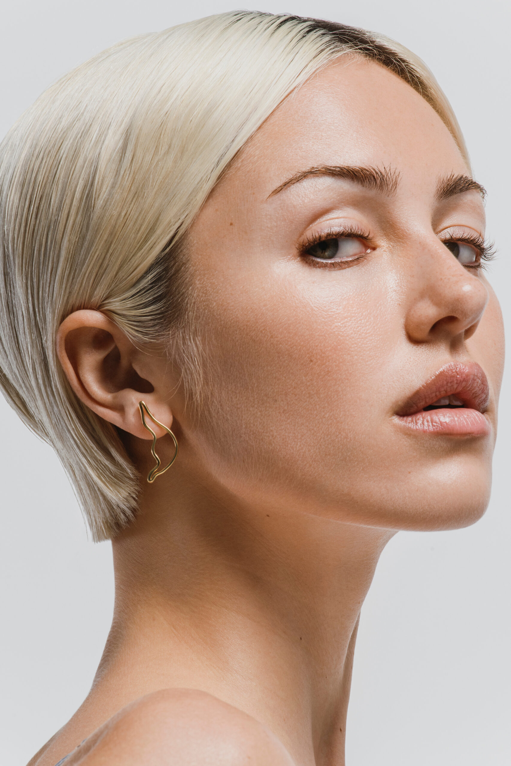 Earrings Alas Earrings, yellow gold for a unique and sophisticated look