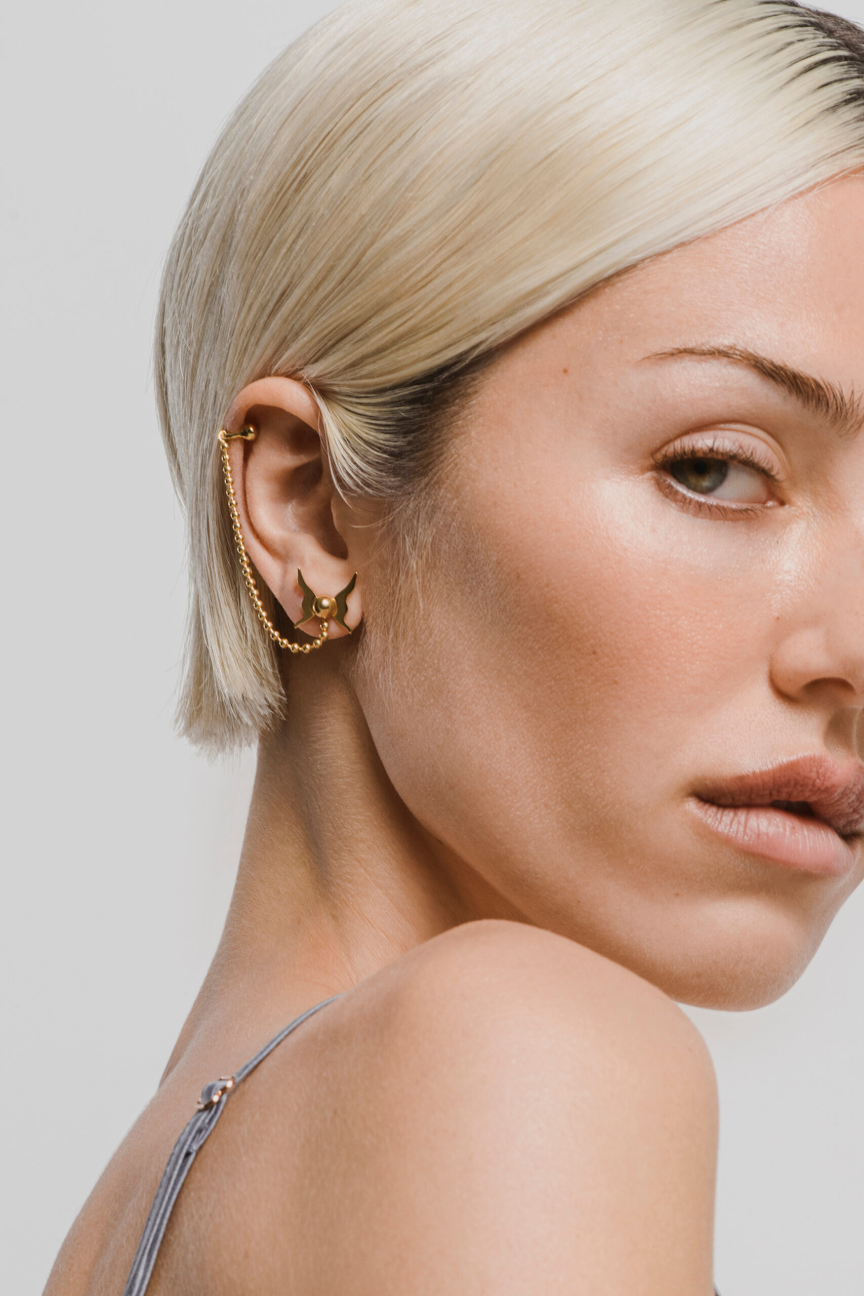 Cuffs Butterfly Cuff-Earring, yellow gold with modern design and fast delivery