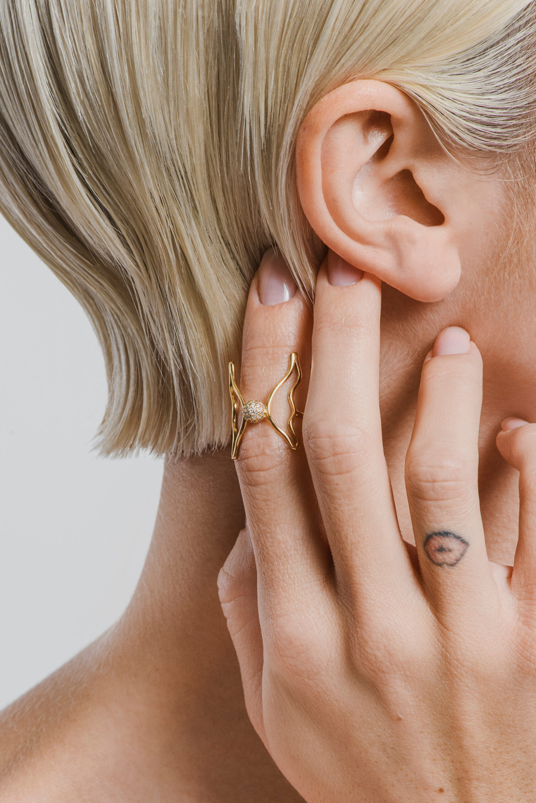 Rings Butterfly Ring, diamonds, yellow gold with modern design available now