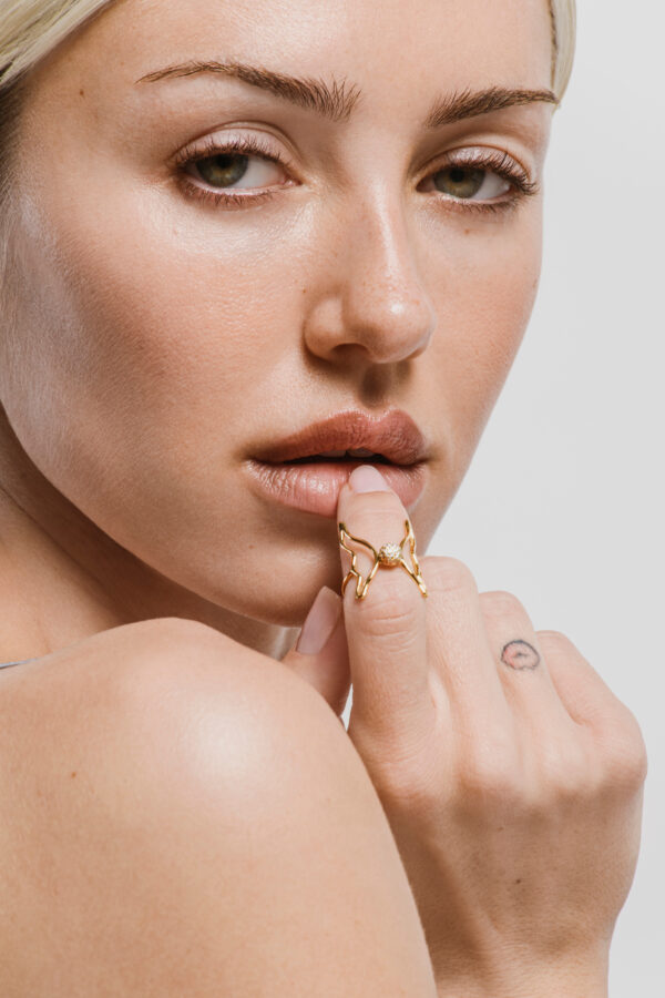 Rings Butterfly Ring, diamonds, yellow gold with luxury craftsmanship from Guzema