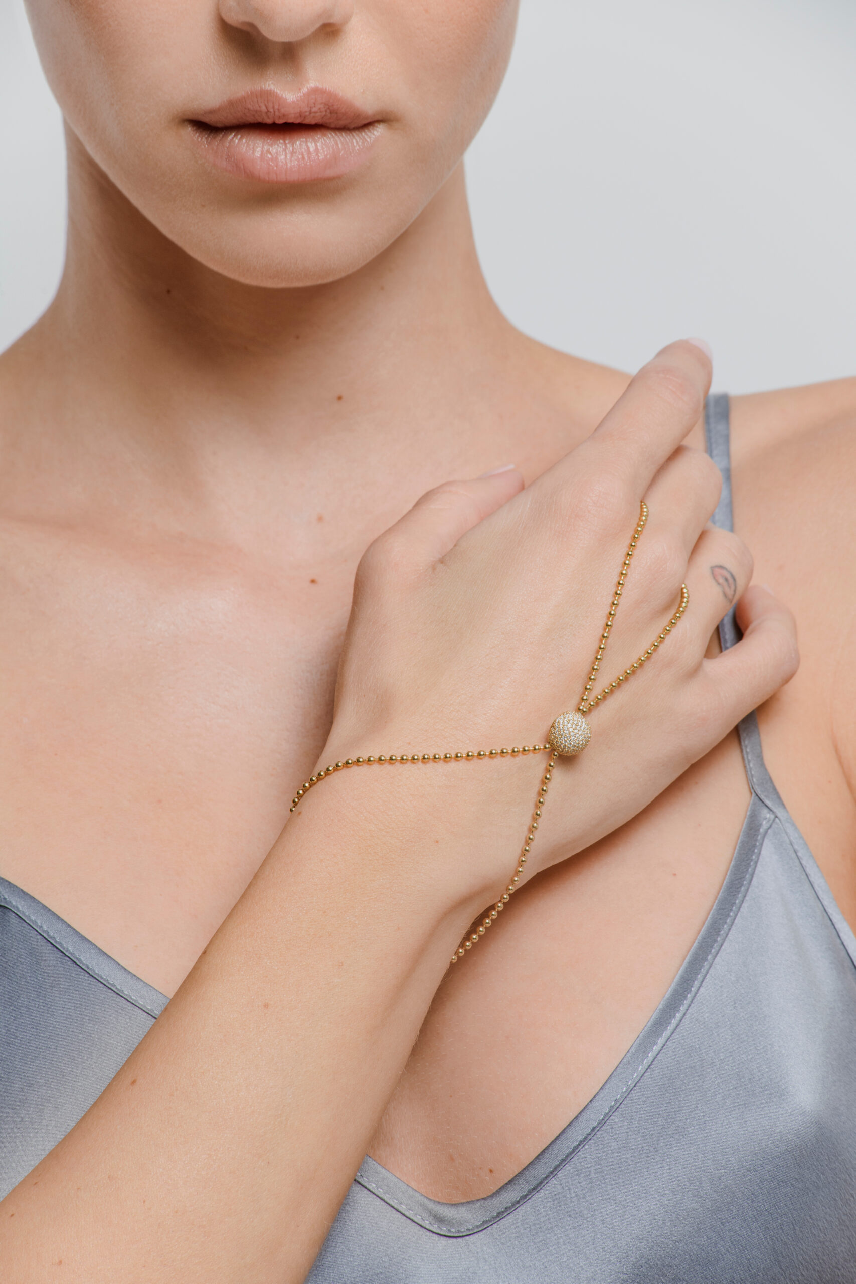 Bracelets Orb Chain Bracelet, diamonds, yellow gold with high-end craftsmanship from Guzema