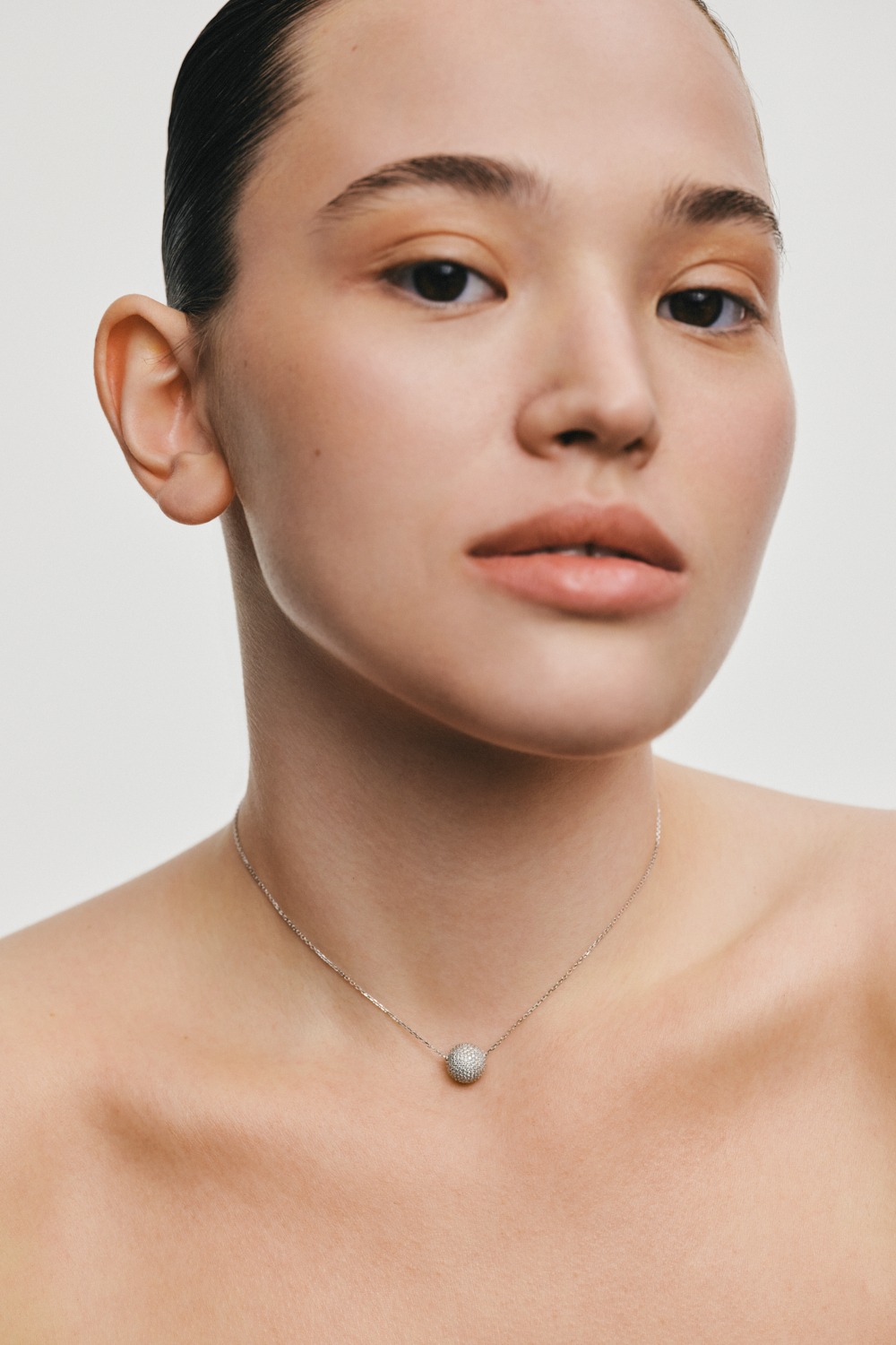 Necklaces Semi-Orb Necklace, diamonds, white gold with fast delivery from Guzema