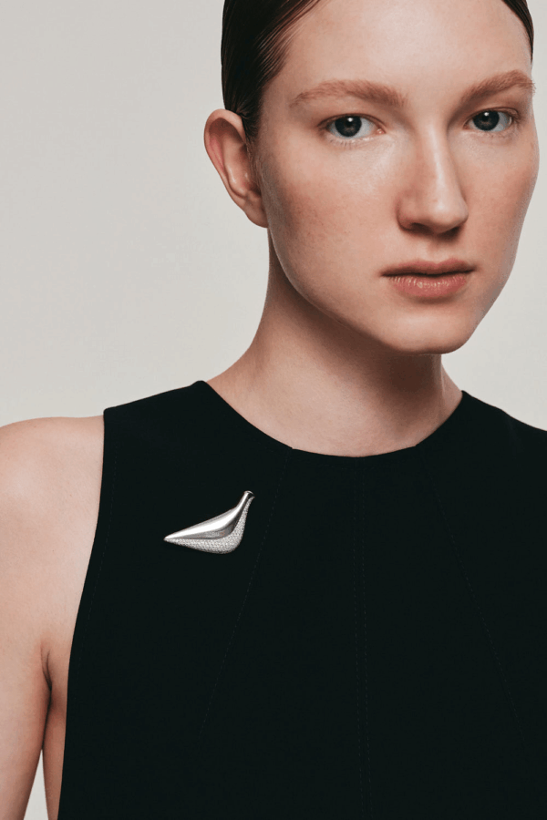 Brooches Bird Girl Brooch, diamonds, white gold for personalized elegance