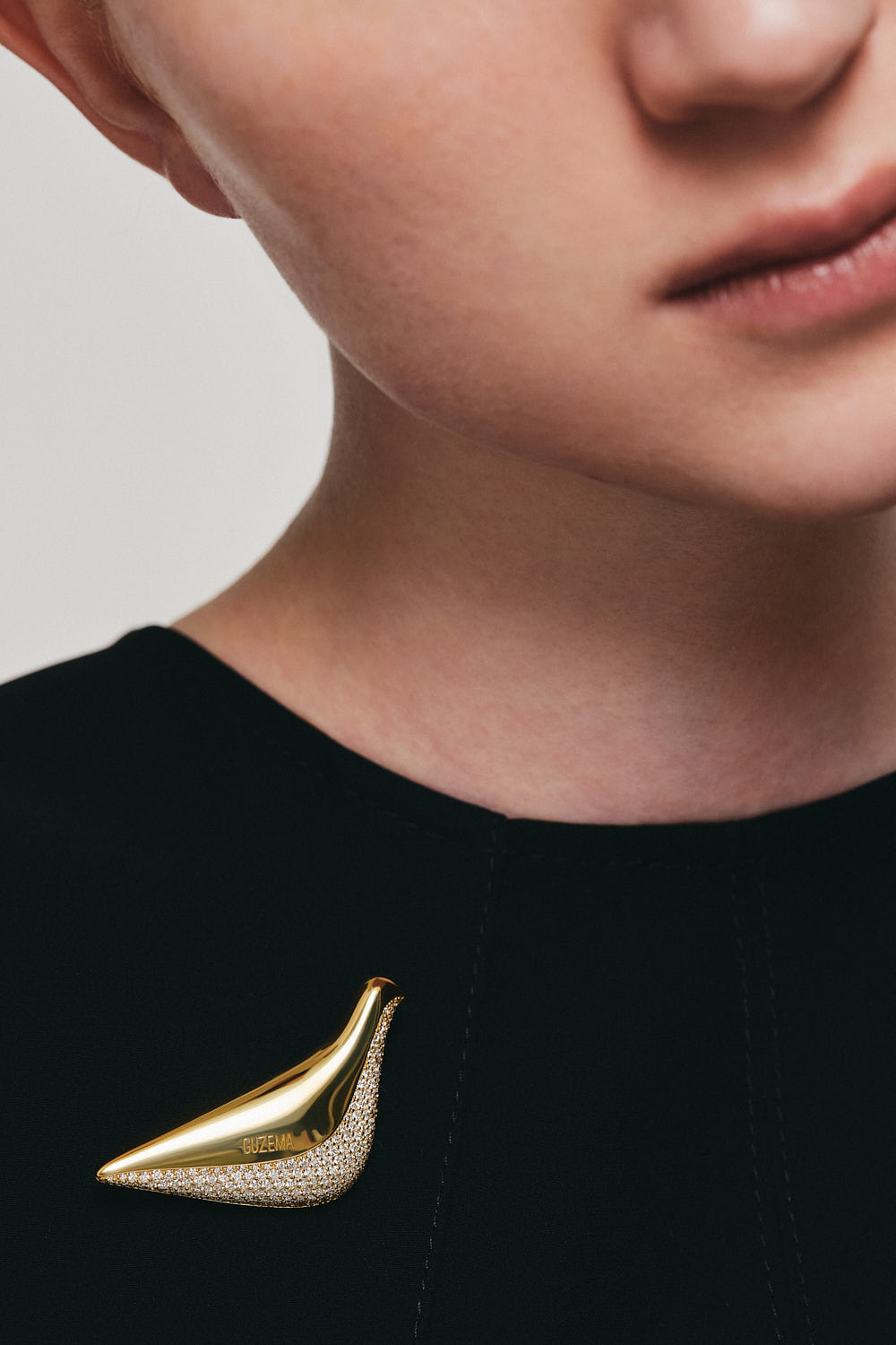 Brooches Bird Girl Brooch, diamonds, yellow gold for personalized elegance