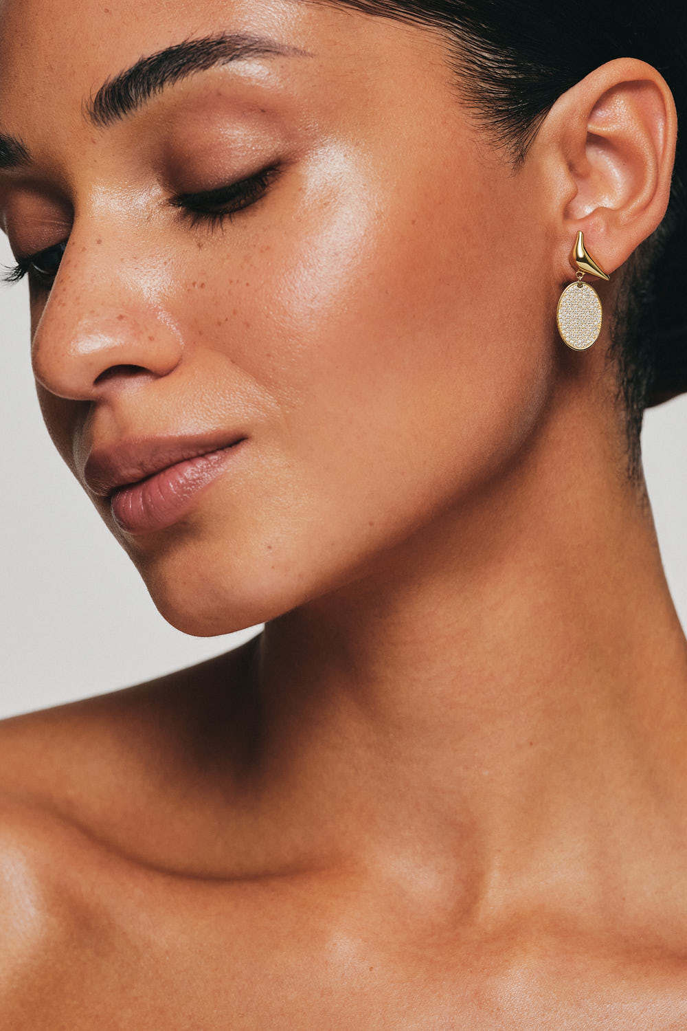 Earrings Enchanted Mirror Drop Earrings, diamonds, yellow gold with timeless design by Guzema