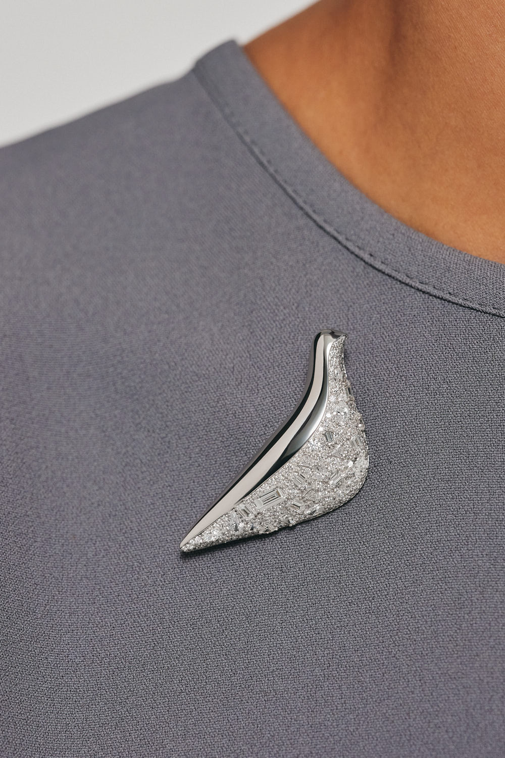 Brooches Bird Girl Brooch, diamonds, white gold with unique touch available online