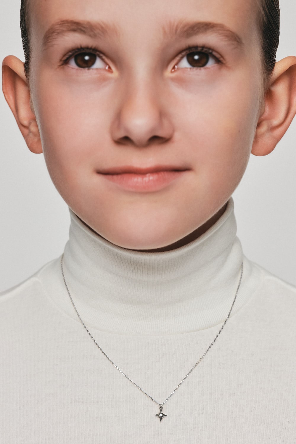 Custom Necklaces Mini Star Pendant, diamonds, white gold for a luxurious style