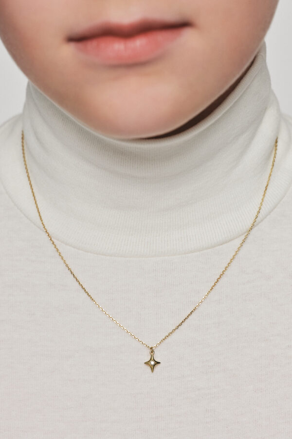 Custom Necklaces Mini Star Pendant, diamonds, yellow gold for a luxurious style