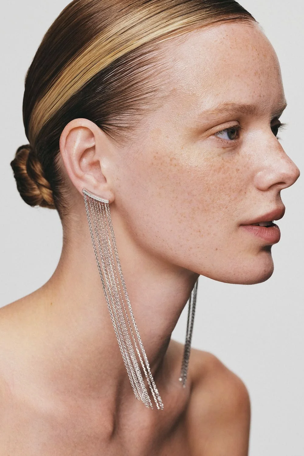 Earrings Chainfall Earrings, diamonds, white gold with timeless design by Guzema