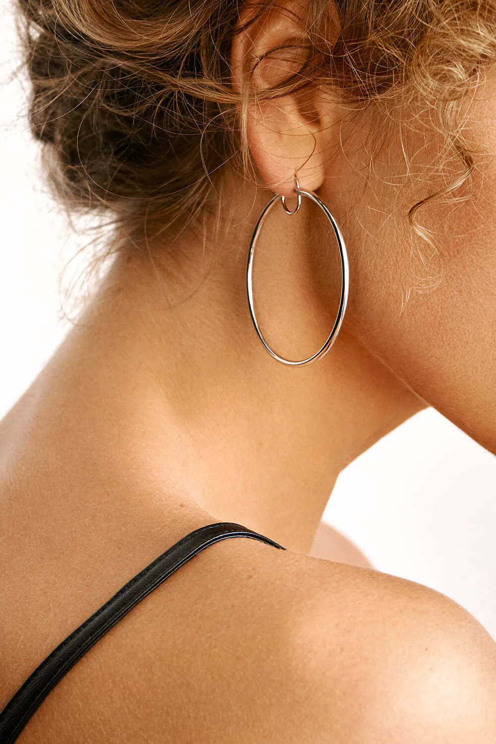 Earrings Mid Hoops Earrings, white gold for a unique and sophisticated look