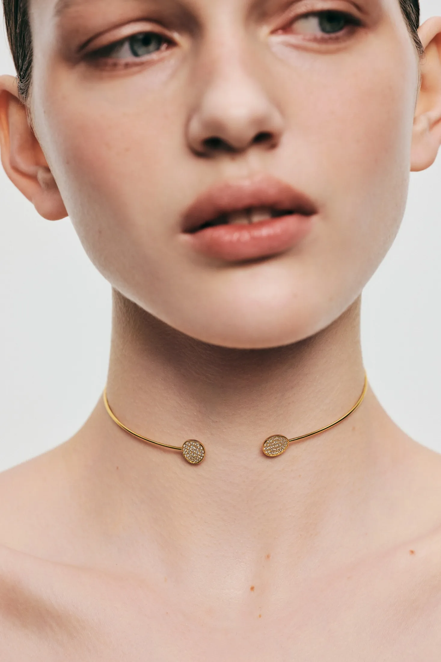 Chokers Flats Choker, diamonds, yellow gold available online with unique design