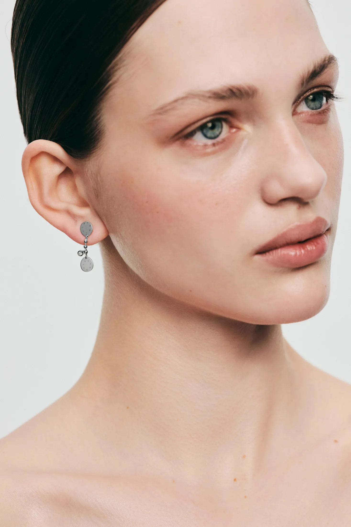 Earrings Duo Flat Eternal Earrings, diamonds, white gold with timeless design by Guzema