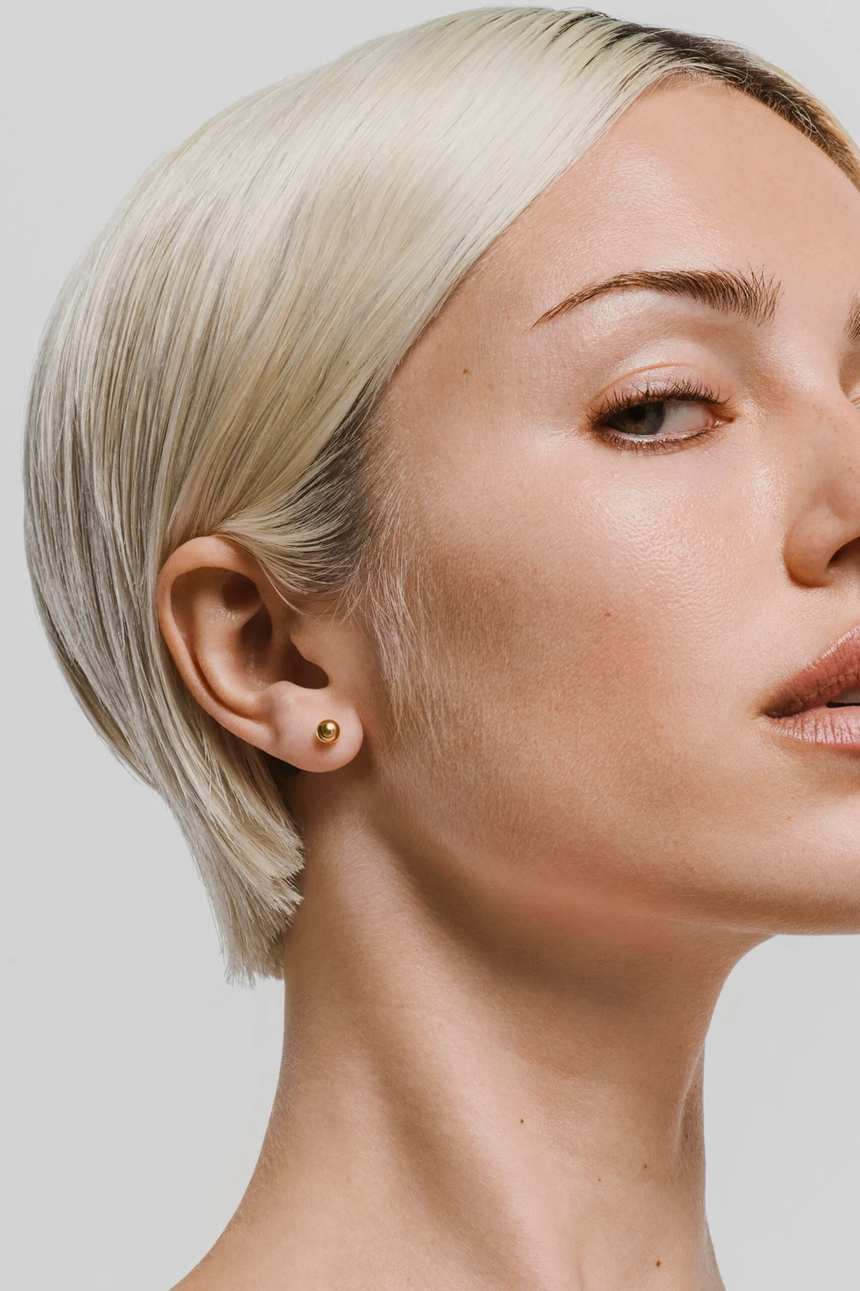 Earrings Butterfly Stud Earrings, yellow gold with timeless design by Guzema