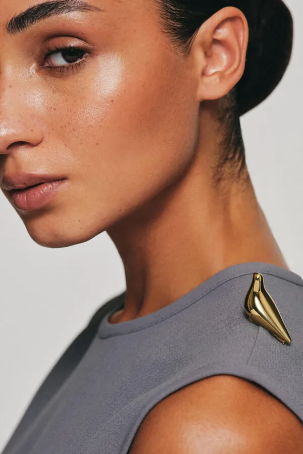 Brooches Bird Girl Sculptural Brooch, yellow gold for personalized elegance